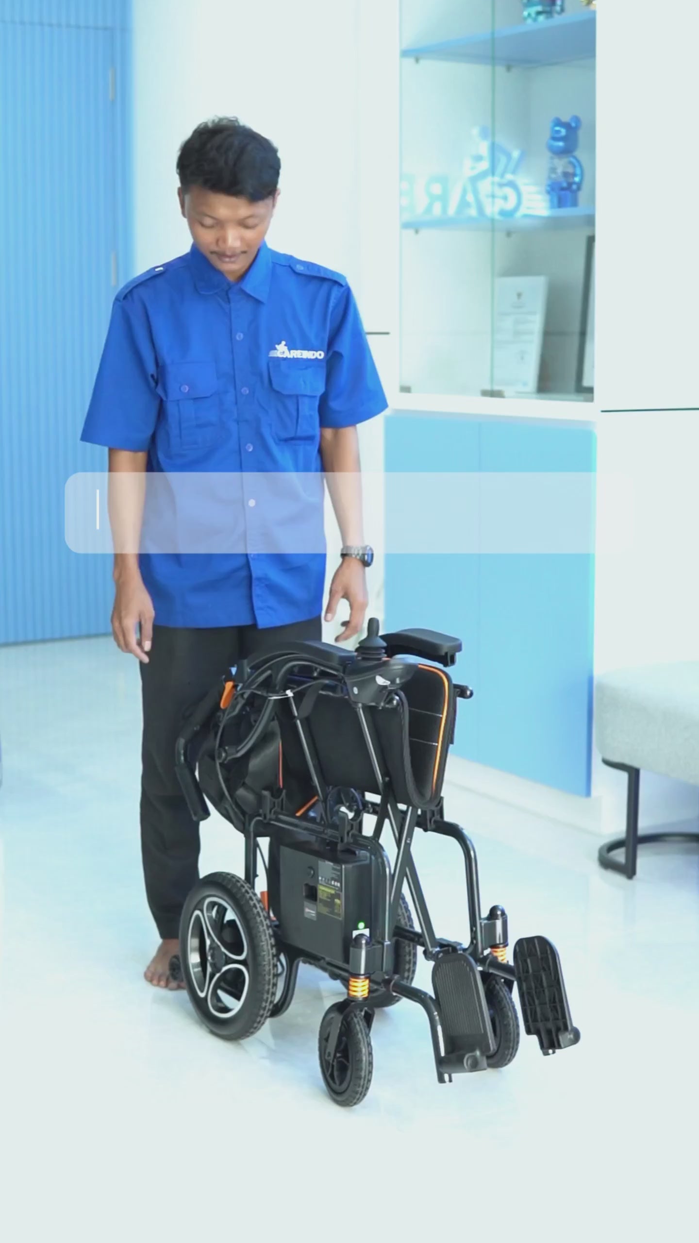 Kursi Roda Elektrik Traveling Careindo N5519 Black Pro