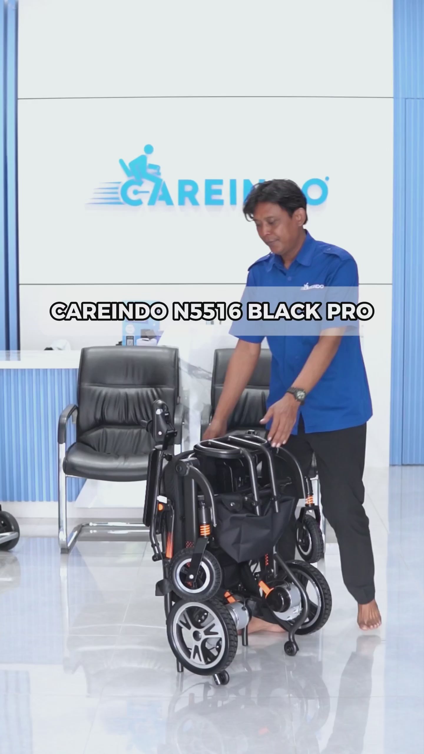 Kursi Roda Elektrik Travelling Pesawat Careindo N5516 Black Pro